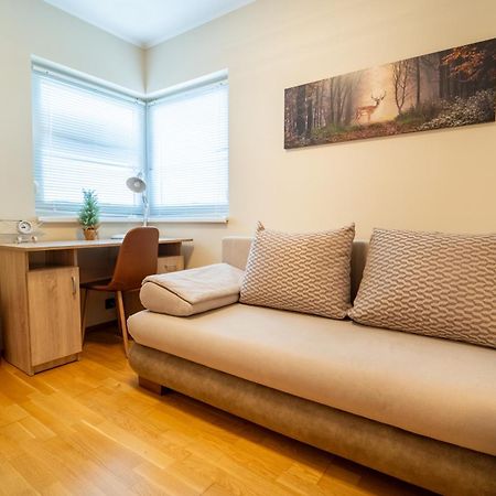 Abg House Ecser Экстерьер фото