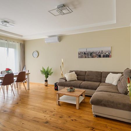 Abg House Ecser Экстерьер фото