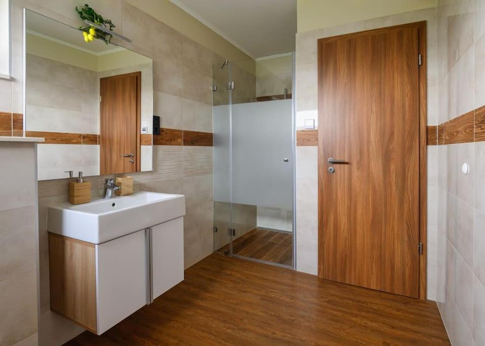 Abg House Ecser Экстерьер фото