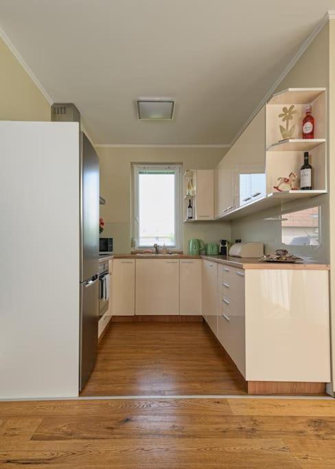 Abg House Ecser Экстерьер фото
