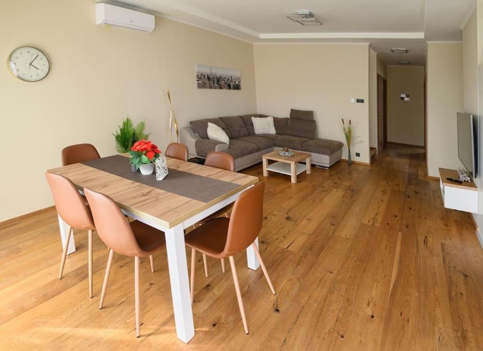 Abg House Ecser Экстерьер фото