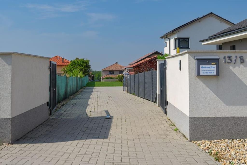 Abg House Ecser Экстерьер фото