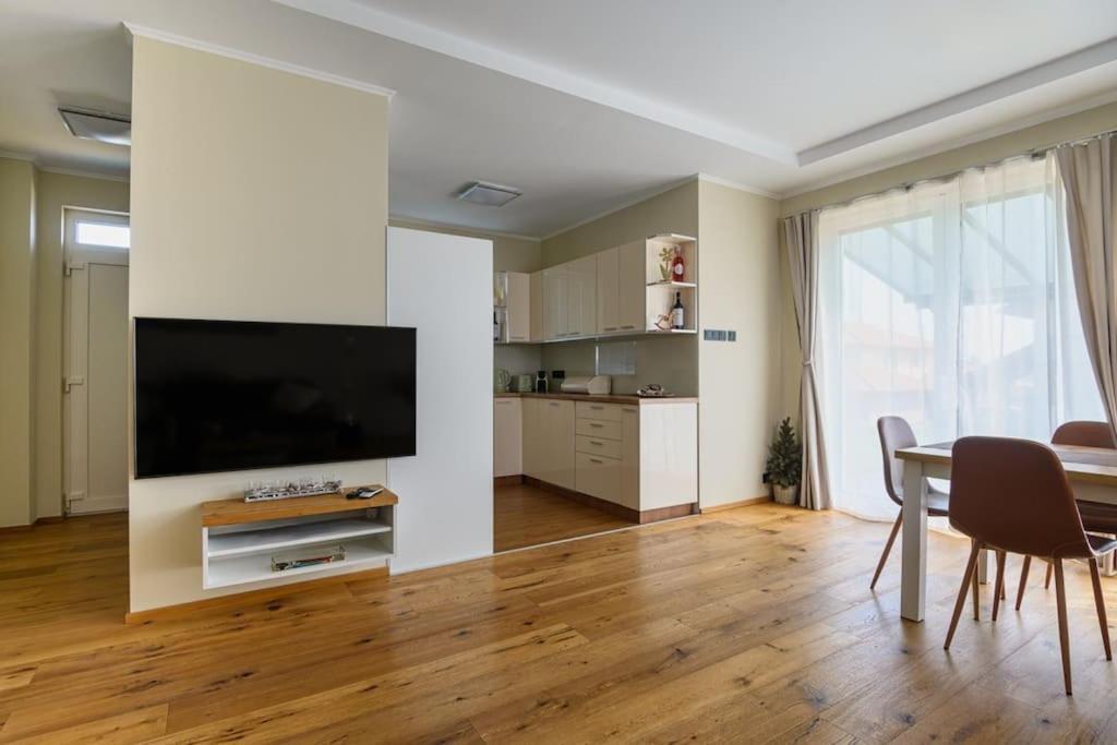 Abg House Ecser Экстерьер фото