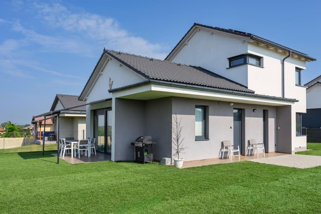 Abg House Ecser Экстерьер фото